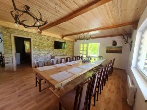 a large dining room with a long table and chairs at Pensiunea Poiana Cerbului in Tarcău-Gheuca