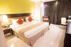 Ein Bett oder Betten in einem Zimmer der Unterkunft Intimate Hotel Pattaya - SHA Extra Plus