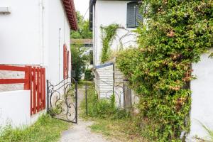 Κήπος έξω από το Appartement bord de Nive Bayonne