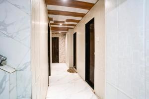Postel nebo postele na pokoji v ubytování FabHotel Hans Residency