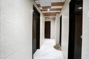 Postel nebo postele na pokoji v ubytování FabHotel Hans Residency