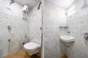 Koupelna v ubytování FabHotel Hans Residency