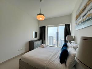 Postel nebo postele na pokoji v ubytování HighFloor 3BR plus Maids GateTower + 36 fotografií