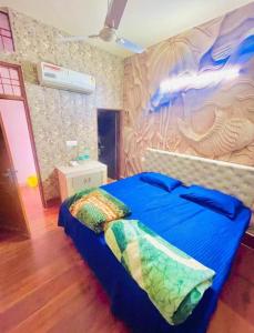 Una cama o camas en una habitación de Hotel Paris
