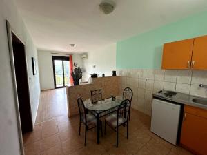 Kuchyň nebo kuchyňský kout v ubytování Guesthouse Apartments