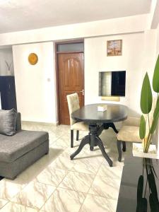 Μια τηλεόραση ή/και κέντρο ψυχαγωγίας στο Cozy 2 bed with a view