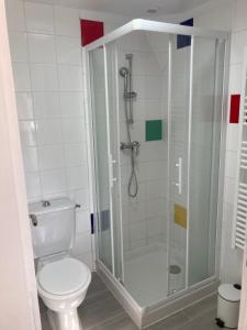 Ένα μπάνιο στο Chambre comme un petit logement +4 φωτογραφίες