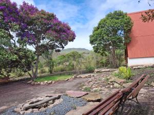 Um jardim em Chalé dos Campos