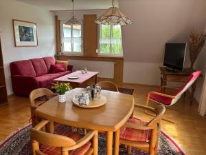 a living room with a wooden table and chairs at Ferienhof Hirsch in Feuchtwangen