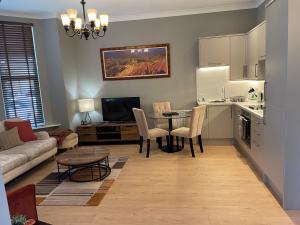 Η κουζίνα ή μικρή κουζίνα στο No 10 serviced apartment - Danes 2 Bedroom