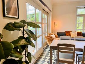 a living room with a table and a plant at Landgoed De Hoogmolen in Opglabbeek