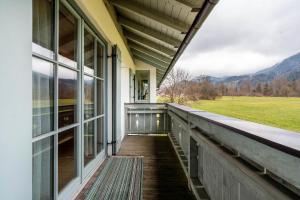 オーバーアウドルフにあるFewo Brünnstein - Nr 39 Pool, Saunaの田地の見える家の出口