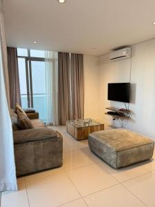 Μια τηλεόραση ή/και κέντρο ψυχαγωγίας στο DeepSpace Apartments-2 at Freedom Plaza, Windhoek