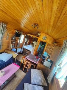 Afbeelding uit fotogalerij van Roulotte Edelweiss in Gèdre +2 foto's