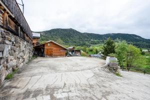 an empty road in front of a building at Chalet Les Skieurs in Notre-Dame-du-Pré