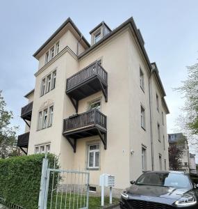 a building with a car parked in front of it at Ferienwohnung für 5 Personen in Dresden