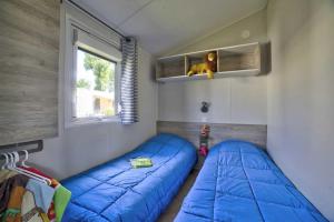 En eller flere senge i et værelse på Camping 4 étoiles - Parc aquatique - eeiaeg + 39 billeder
