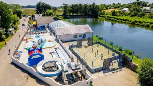Imagen de la galería de Camping 4 étoiles - Piscine - eeiaee, en La Trinité-sur-Mer