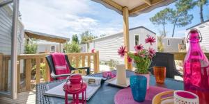 Balkón nebo terasa v ubytování Camping 5 étoiles - Parc aquatique - eeibdg