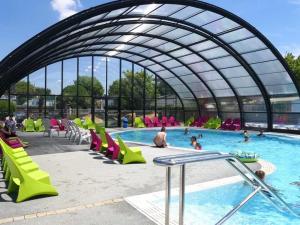 Bazén v ubytování Camping 5 étoiles - Parc aquatique - eeibdg nebo v jeho okolí + 22 fotografií