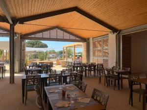 Restaurace v ubytování Camping 5 étoiles - Parc aquatique - eeibdg
