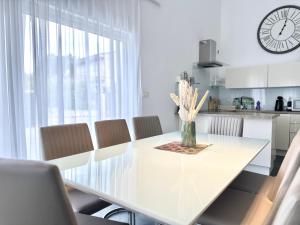 Kuchyň nebo kuchyňský kout v ubytování Villa Ivana - Sea View - Trogir, Ciovo