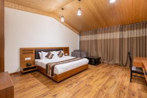 Una cama o camas en una habitación de Moustache Select Manali