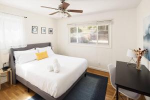 Ένα ή περισσότερα κρεβάτια σε δωμάτιο στο Family Retreat! By Denver + Hot Tub, Sleeps 10! +103 φωτογραφίες