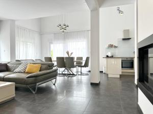 Kuchyň nebo kuchyňský kout v ubytování Villa Ivana - Sea View - Trogir, Ciovo