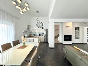 Kuchyň nebo kuchyňský kout v ubytování Villa Ivana - Sea View - Trogir, Ciovo + 27 fotografií