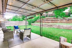 Κήπος έξω από το Family Retreat! By Denver + Hot Tub, Sleeps 10!