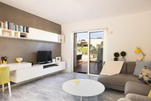 TV a/nebo společenská místnost v ubytování Pigi Paradise Residence