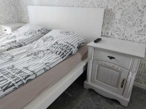 Ένα ή περισσότερα κρεβάτια σε δωμάτιο στο Apartamentai prie ežero