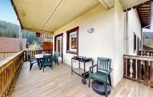 a porch with chairs and a table on a deck at Gorgeous Apartment In Gérardmer With Wifi in Gérardmer
