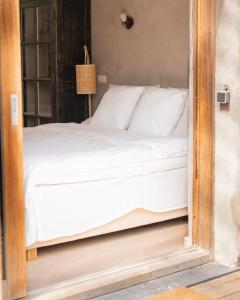 Postel nebo postele na pokoji v ubytování Maison de L'Histoire - Fleur de Jasmin