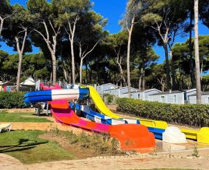 Ο χώρος παιχνιδιού για παιδιά στο Camping 4 étoiles - Parc aquatique - ccafefi
