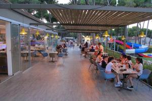 Επισκέπτες που μένουν στο Camping 4 étoiles - Parc aquatique - ccafefi