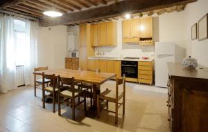 Η κουζίνα ή μικρή κουζίνα στο Stunning Apartment In Ancaiano