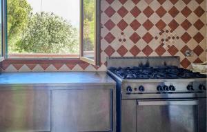 Η κουζίνα ή μικρή κουζίνα στο Cozy Apartment In Camporosso With Private Swimming Pool, Can Be Inside Or Outside