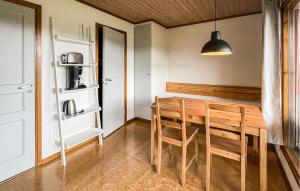 Η κουζίνα ή μικρή κουζίνα στο 2 Bedroom Beautiful Home In Degeberga
