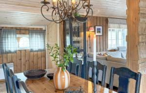 Posezení v ubytování Cozy Home In Nissedal With Sauna