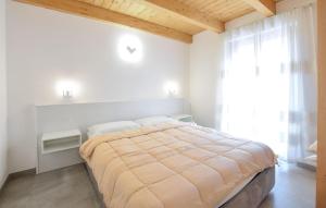 Postel nebo postele na pokoji v ubytování Nice Apartment In Peschiera Del Garda