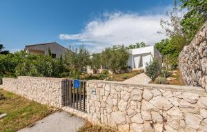 PotocnicaにあるVilla Hannahの石壁