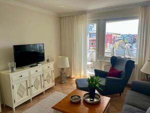 TV a/nebo společenská místnost v ubytování Haus Ankerlicht Wohnung 61