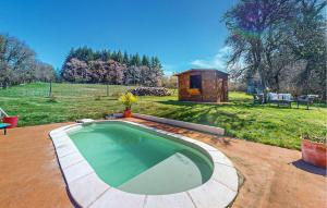 Πισίνα στο ή κοντά στο Awesome Home In Saint-Oradoux-De-Chiro +23 φωτογραφίες