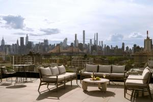 Posezení v ubytování The Dutch Hotel Long Island City, Sonder by Marriott Bonvoy