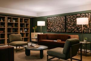 Posezení v ubytování The Dutch Hotel Long Island City, Sonder by Marriott Bonvoy
