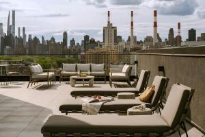 Posezení v ubytování The Dutch Hotel Long Island City, Sonder by Marriott Bonvoy