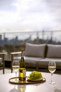 Nápoje v ubytování The Dutch Hotel Long Island City, Sonder by Marriott Bonvoy
