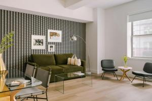 Posezení v ubytování Sonder by Marriott Bonvoy One Platt Apartments Financial District